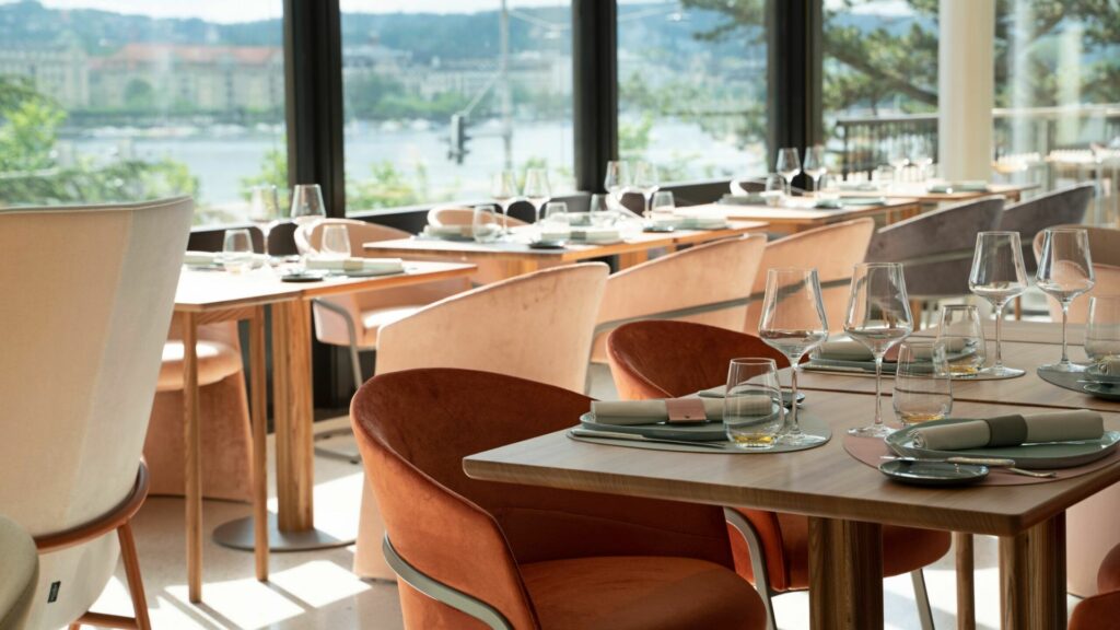 lux restaurant & bar