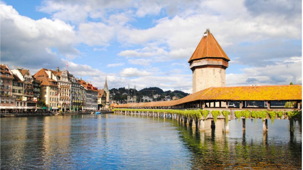 chapel-bridge-water-tower-and-old-town