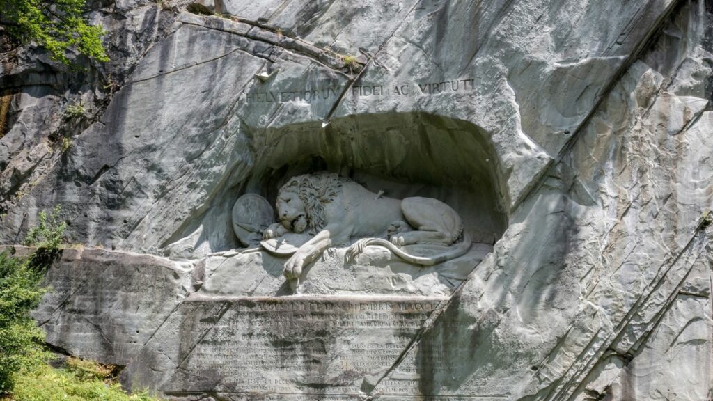 lion-monument-and-glacier-garden
