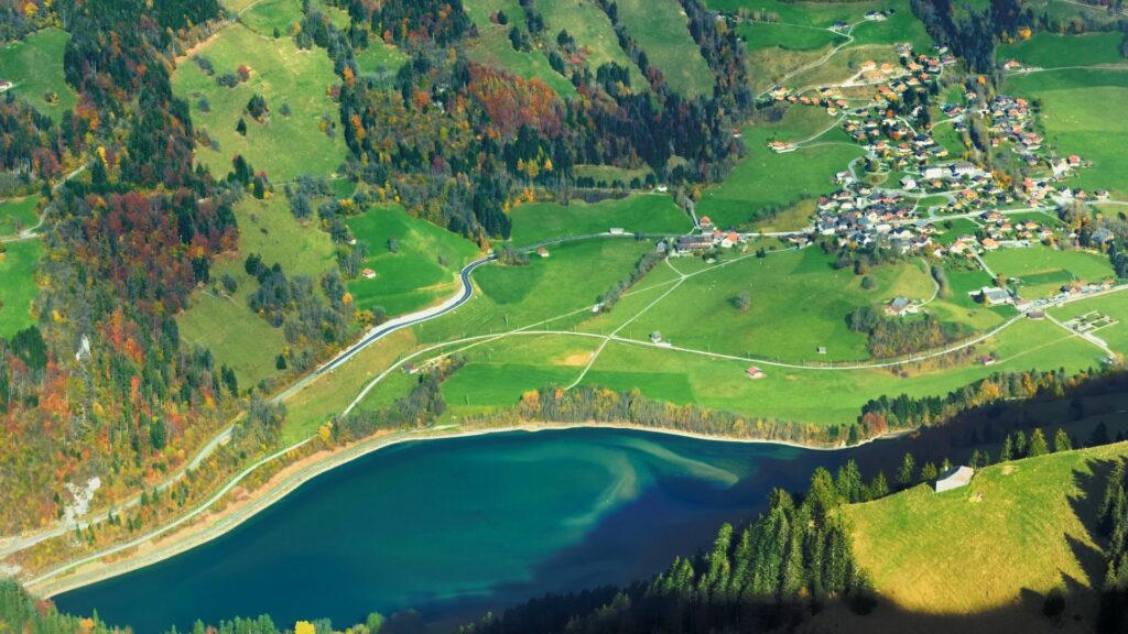 reservoir-“lac-de-vernex”-and-grand-chalet-rossinière